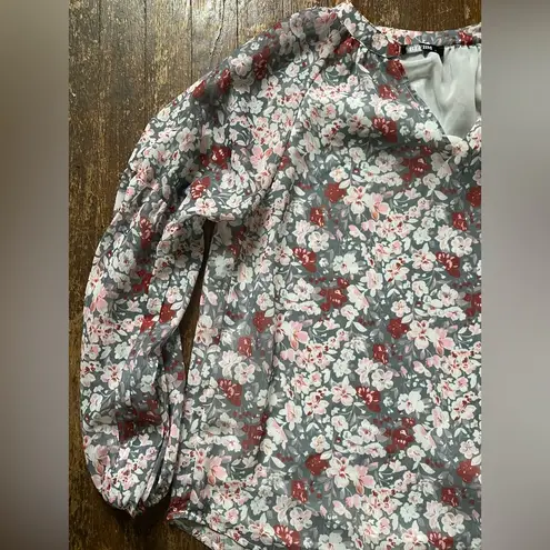 BTFBM Floral Women's Top Size LG Gray & Pink Red
