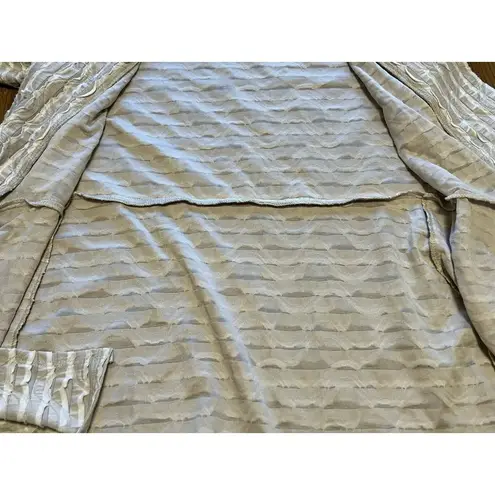 Frank Lyman Cardigan Size 12 Textured Classic City Designer Modern Professional