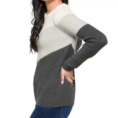 Design History NWT Gray Zip Back Crew Neck Chevron Sweater Women’s Size XL NEW