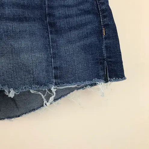 Old Navy  Boyfriend Seamed Cutoff Denim Jean Shorts Dark wash stretch Cutoffs 8 - Image 5