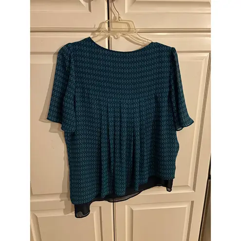 Stylus Teal Geometric Print V Neck Blouse Womens Size Medium Sheer Sleeve Top Blue