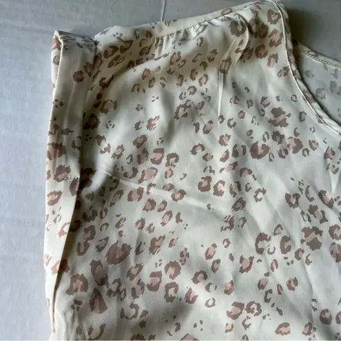 Olive & Oak leopard print top Large ivory cream pink round neck