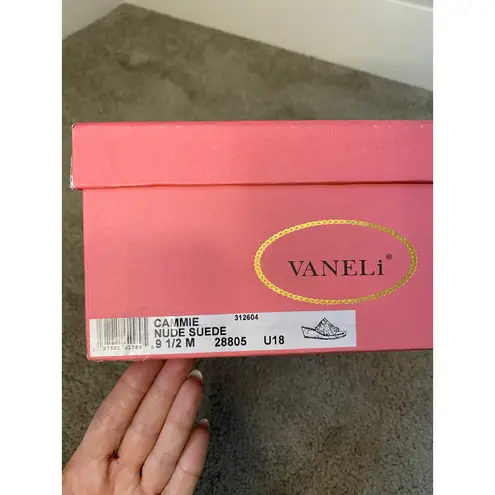 New Vaneli Cammie Nude Suede Wedge Sandals Size 9.5 Tan