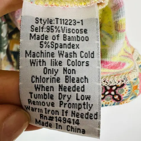 Johnny Was Kaleida Favorite Crew Neck Swing Tee Size medium