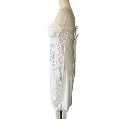 Strapless velvet dress with lace and sequine middrift with side train White Size L