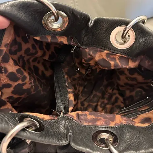 B Makowsky Black Leather Hobo Shoulder Bag Y2K
Animal Print Lining