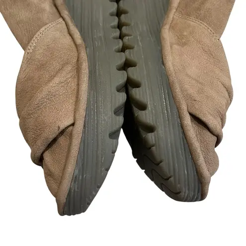 Fly London Yates Taupe Nubuck Wedge Sandal, Sz 39