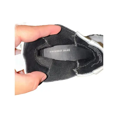 Sincerely Jules Women’s Chunky Chelsea Boots Size 8 Beige Cream Black Lug Sole