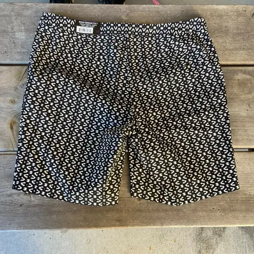 Mario Serrani Womens Shorts Sz 14 Black White Longer Length Bermuda NEW