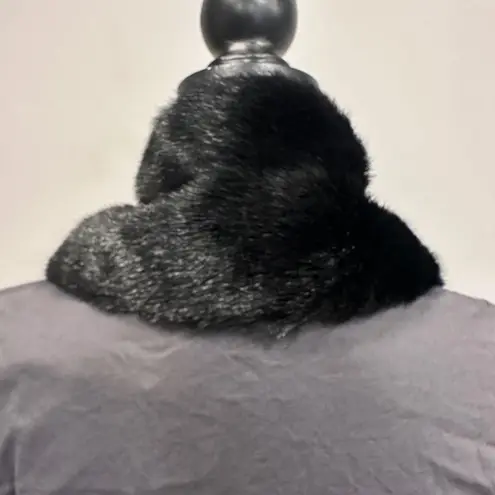 NWT La Maison de la Fausse Fourrure Black Fendue Style Faux Fur Scarf Shawl