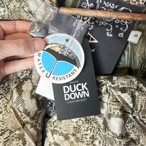 ANORAK NWT Green Gold Snakeskin Duck Down Blend Puffer Jacket Small