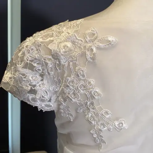 Women’s Ivory Lace Top Chiffon V