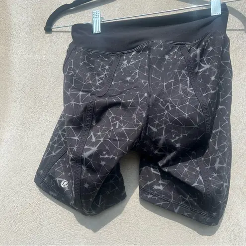 Lululemon  Pedal Pace Coal Black Print Bikers Short Star Crushed