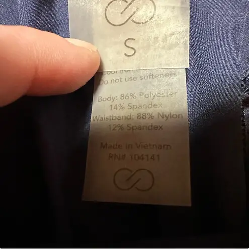 Calia Carrie Underwood Navy Blue Athletic Athleisure Workout Shorts small White