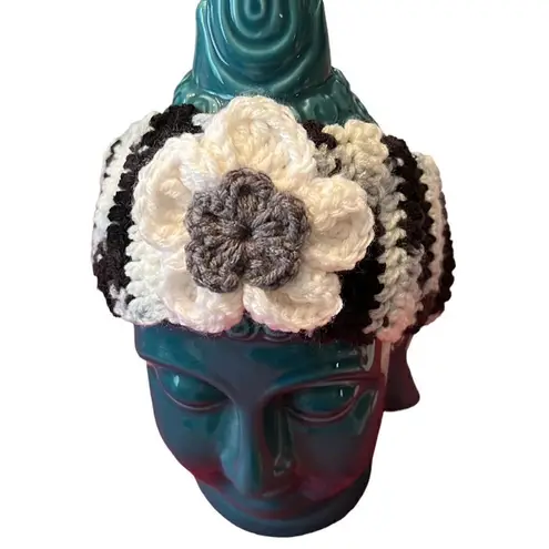 NWT blk&wht hand crochetedâearâwarmerâheadbandâw/wht&greyâflowerâwarmâstylish Black