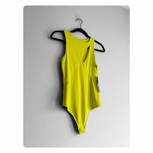 Live in the Moment β
NWT Bodysuit - Bright Green β
