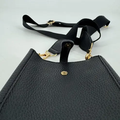 Crossbody Pebbled Faux Leather Pouch with Strap Black Gold One Size