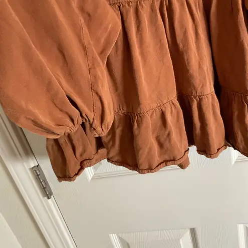 Andree by Unit Camel Women's Tan V-Neck Peplum Top size small