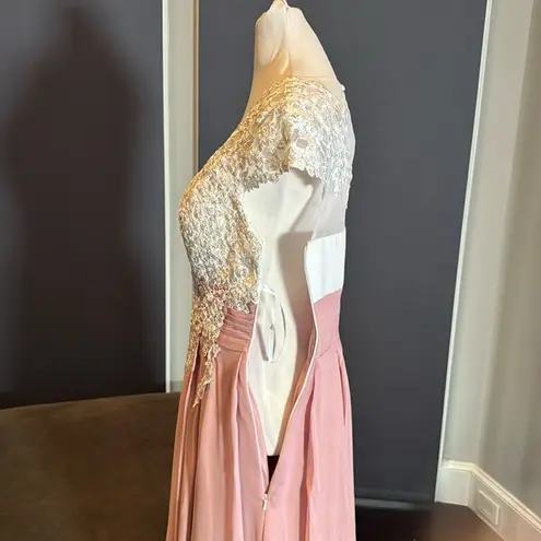 Women’s Ivory Lace Top Pink Chiffon V