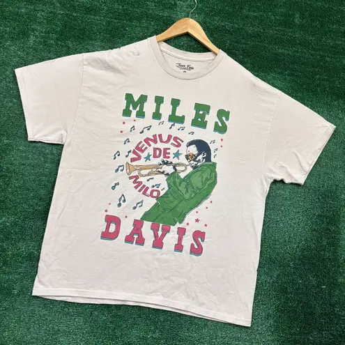 Miles Davis Venus de Milo Jazz Trumpet Icon Oversized T-Shirt Size Large