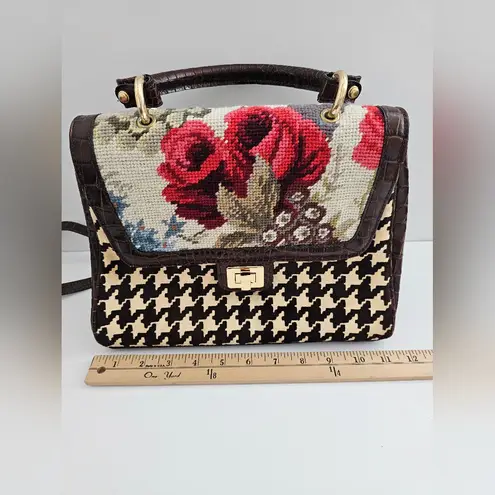 Clever Carriage Hand