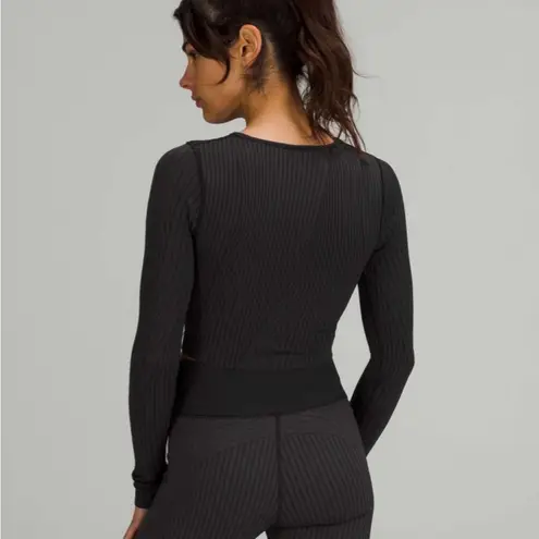 Lululemon NWT  Ebb‎ to Street long sleeve black/charcoal size 6