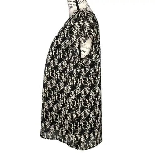 Kaileigh MEDIUM Keyhole Front Flutter Sleeve Fully Lined Short Sleeve Blouse Top