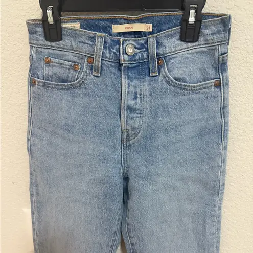 Levi's  Wedgie Straight Leg 23 Jeans High Rise Premium Stretch Denim Light Wash