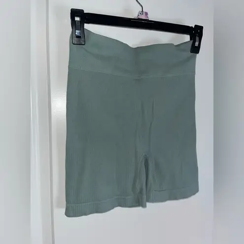 Aura High Rise Shorts Womens Medium Large Sage Green Ribbed Bike Stretch Active