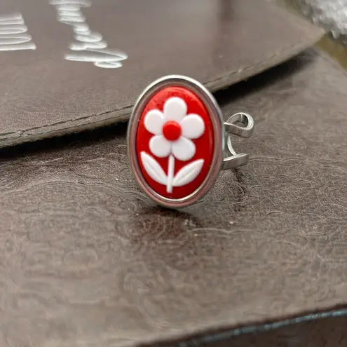 Vintage 70s White Daisy Red Cabochon Adjustable Ring