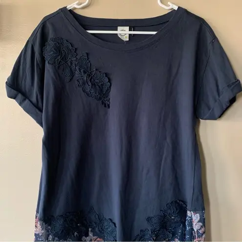 Anthropolgie Akemi + Kin Embroidered Blue Floral Flowy Short Sleeve Top Size M Size M