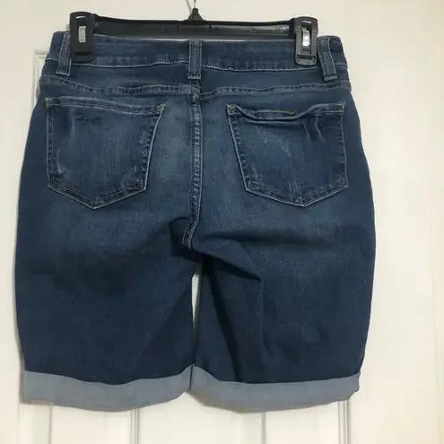 Time & Tru  Bermuda women’s size 4‎ jean shorts mid rise medium wash