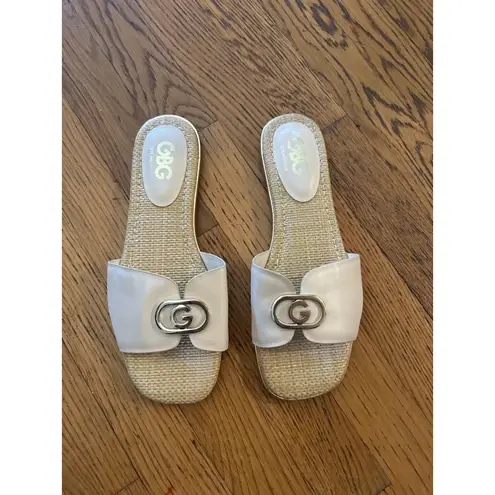 GBG Los Angeles Slides Women's Size 8.5 Beige and White