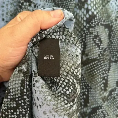 Elizabeth and James  100% Silk Snake Satya Robe Blouse Sz XS