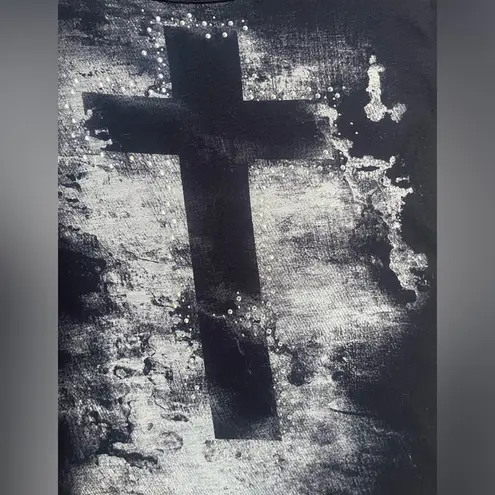 Buckle  Black and tan cross short sleeve shirt with sparkles size small