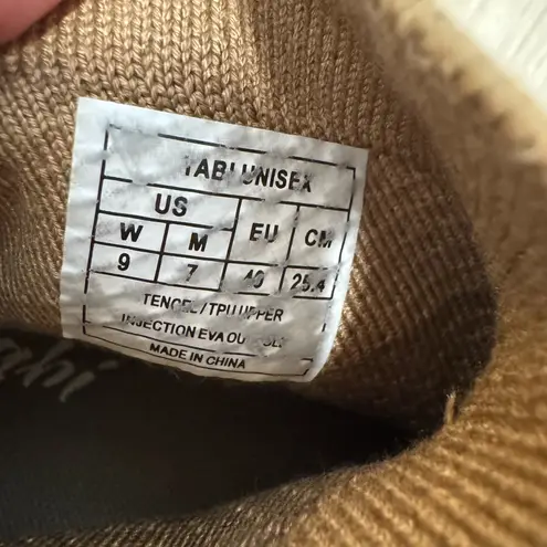 Tabi Footwear Light Brown Knit Split Toe High Top Sneakers Size 9 Unisex Tan