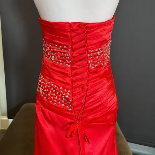 Women’s Red Mermaid Fit Corset Back Prom Party Dress Silver Beading Size 8 *READ
