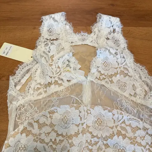 The Clothing Company Size Medium Off White Nude Lace Mini Dress New