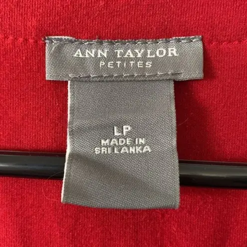 Ann Taylor Petite LP Red Sleeveless Knit Blouse Statement Button Front Size undefined