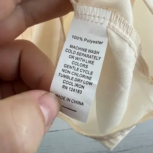 Jon & anna Off White Sleeveless V Neck Blouse Size XL