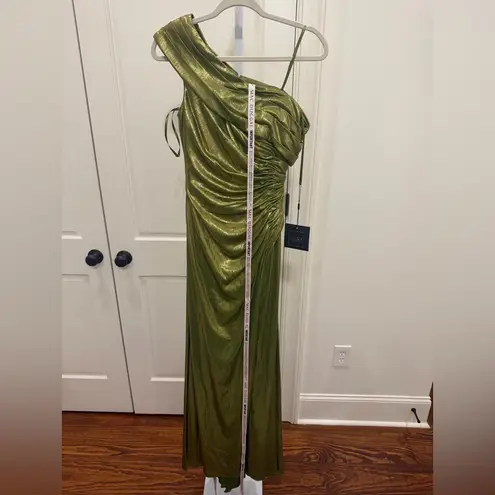 Mac Duggal NWT Off The Shoulder Ruched Slit Metallic Gown Green 27152 Size 2