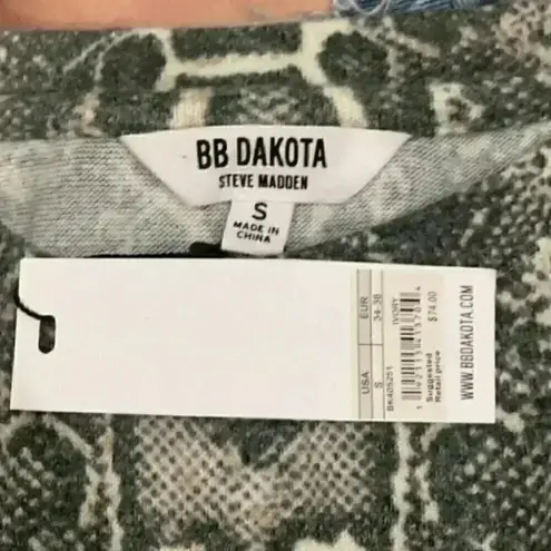 Jack by BB Dakota ⭐️ New with tags BB Dakota snake skin print soft cropped sweater in size small