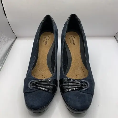 Clarks  Artisan Navy Suede Black Patent Leather Pumps Size 7M E11