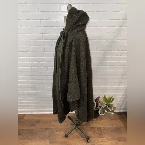 Hourihan by Jimmy Hourihan of Dublin Hooded Celtic Cape Made in Ireland Green Size undefined - Image 10