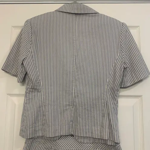 La Vita 2 Piece Gray 6 Petite Short Set. 1922 Size 6P