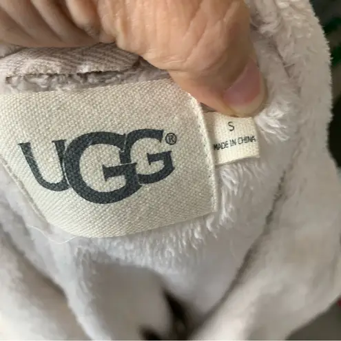 UGG  soft fuzzy sherpa robe size small