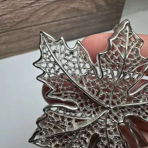Sarah Coventry Maple Leaf Autumn Fall Signed Brooch Pin Vintage Silver