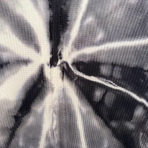 Red Haute BLACK WHITE GRAY WAFFLE KNIT TIE DYE TOP SMALL