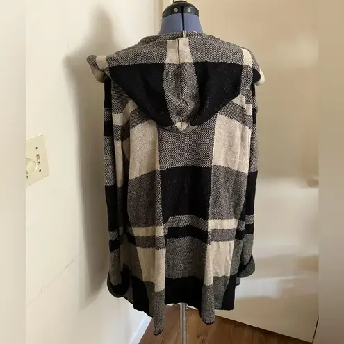 Absolutely Famous Checkered Print Dual Pockets Cardigan