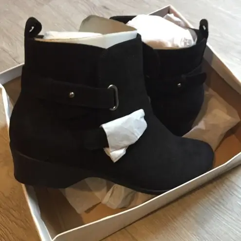 Italian Shoemakers NWT Black Faux Suede Buckle Ankle Boots Booties 10